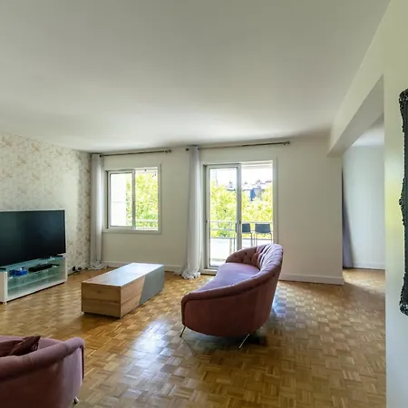 Modern - Pont Mirabeau Apartment Paris