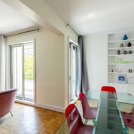 Modern - Pont Mirabeau Apartment