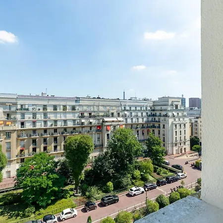 Modern - Pont Mirabeau Apartment Paris