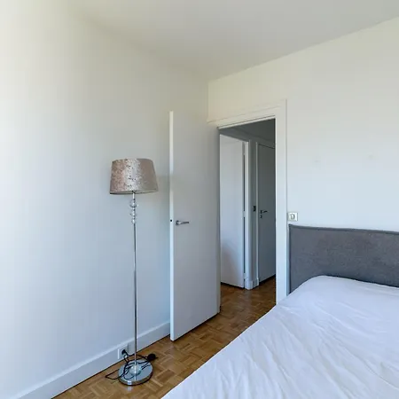 Modern - Pont Mirabeau Apartment *